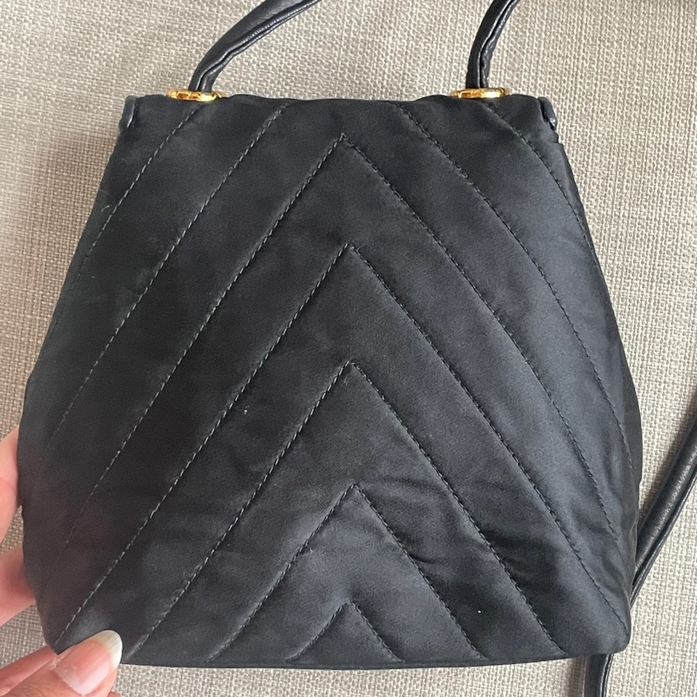 CHANEL Black Quilted Crossbody Bag with Pearl Flower Medallion - Picture 2 of 13
